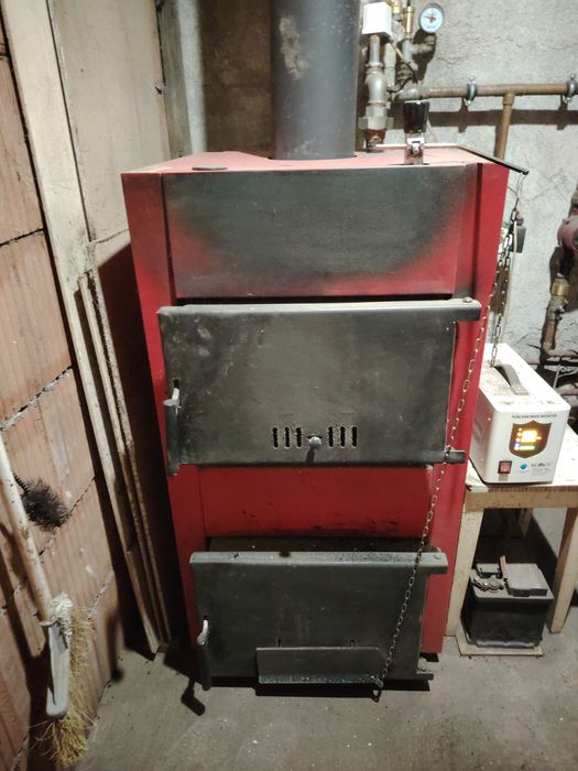 Vând cazan combustibil solid 35kw functionabil in uz stare bună preț n