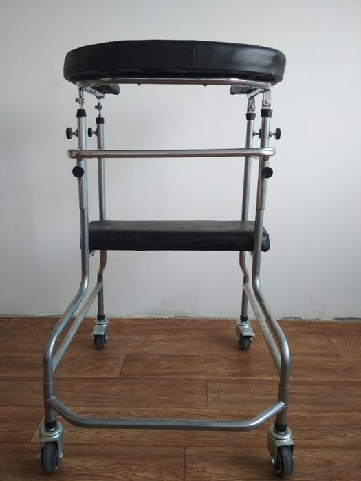Медицинской стул для инвалидов