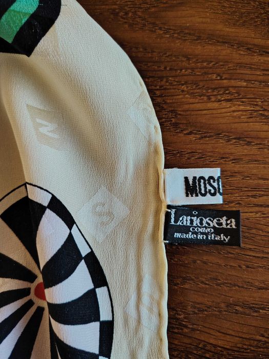 Красив копринен шал Moschino