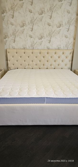 Продам кровать с матрасом