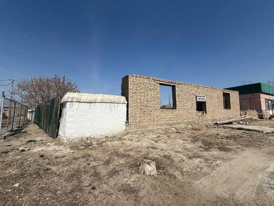 6 sotiqli qurilishi tugallanmagan hovli sotiladi.