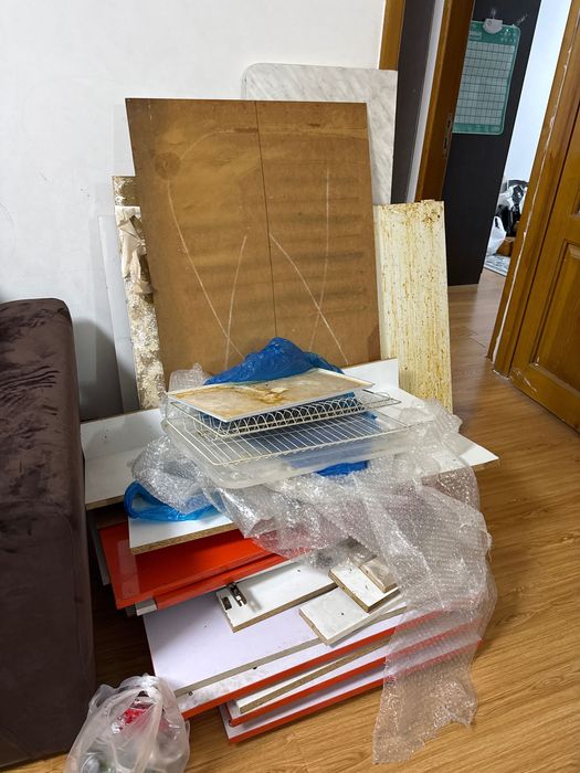 Разобранный кухонный гарнитур