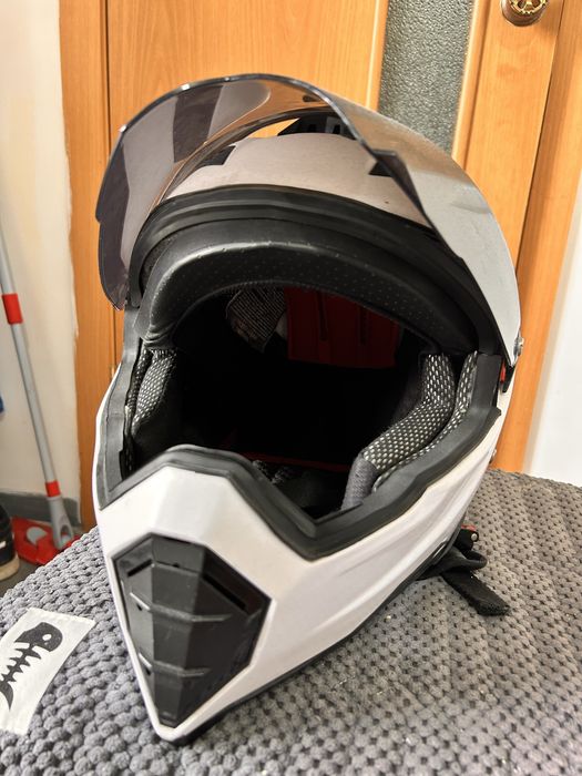 Шлем спортивный.