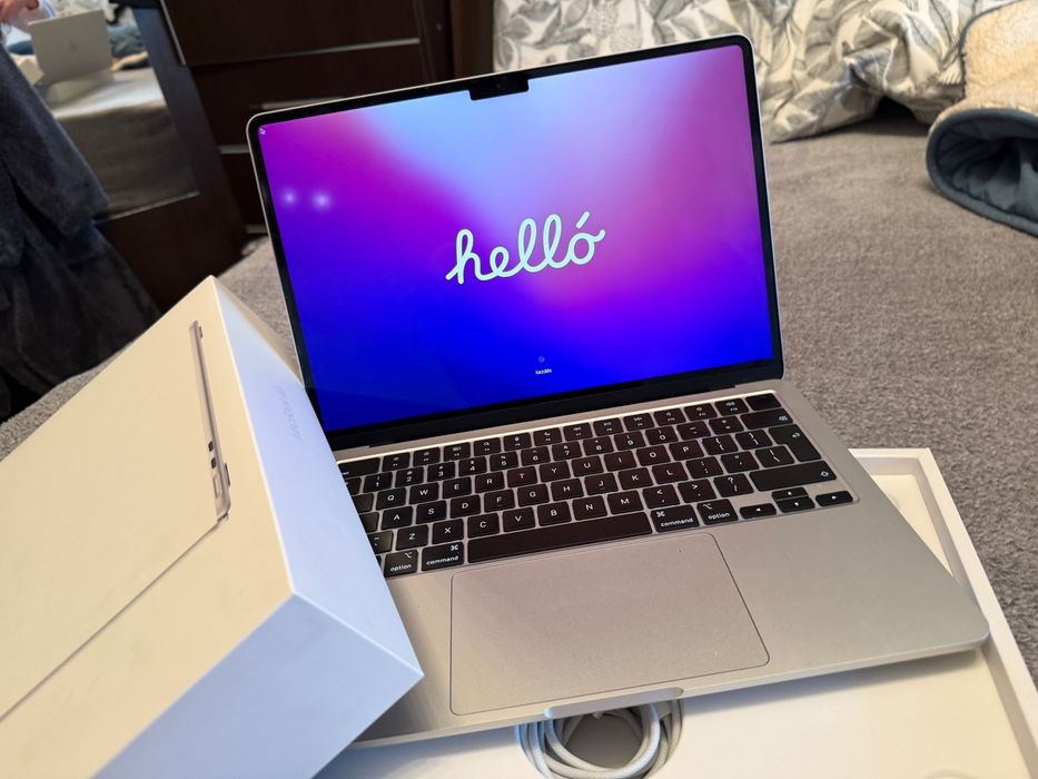 MacBook Air M2 13.6” ca nou, nefolosit, 8GB / 256GB, battery 100%