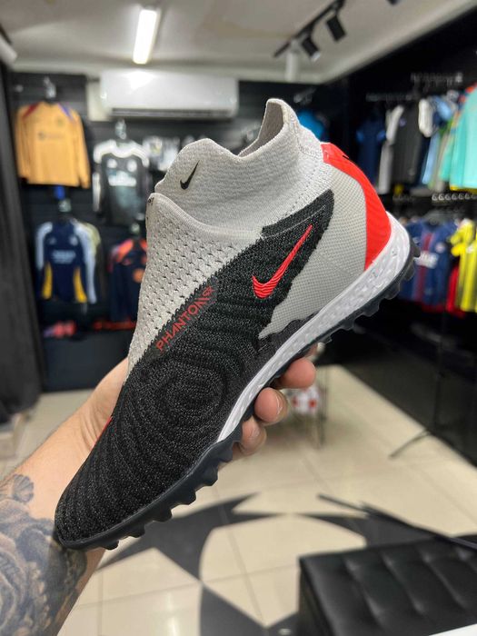 Футбольные сороконожки Nike Phantom Распродажа