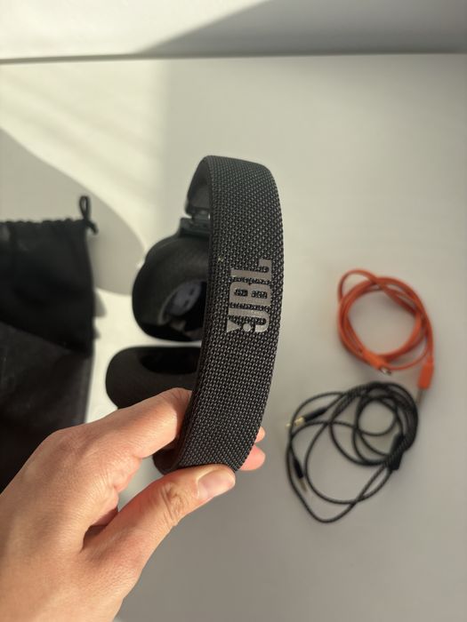 наушники JBL Live650 BTNC продам срочно