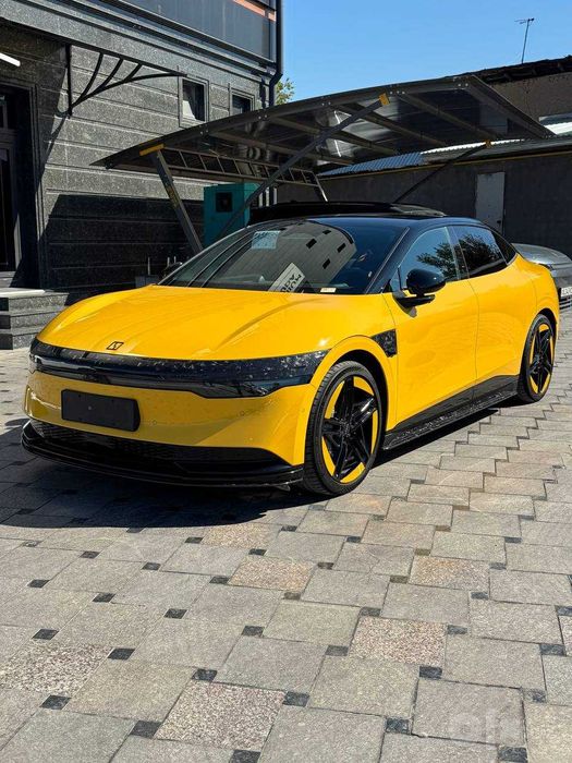 Zeekr 007 Performance yellow