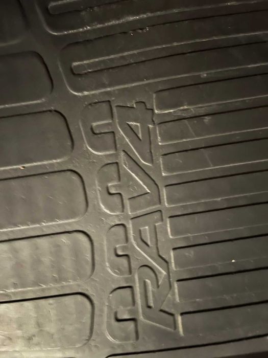 Полики на toyota Rav4