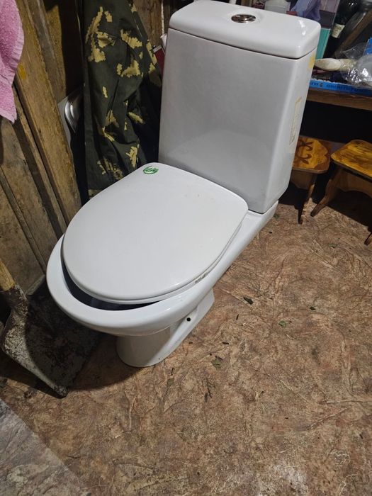 Унитаз в отличном состоянии.