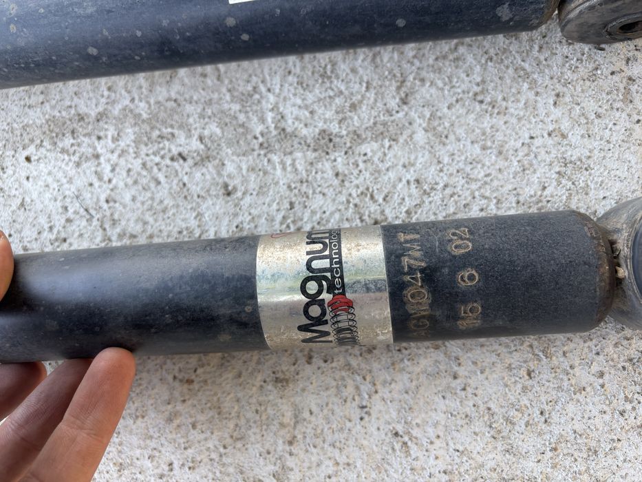 Предни амортисьори за голф 4 / бора