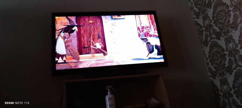 Продам телевизор 102 дианональ