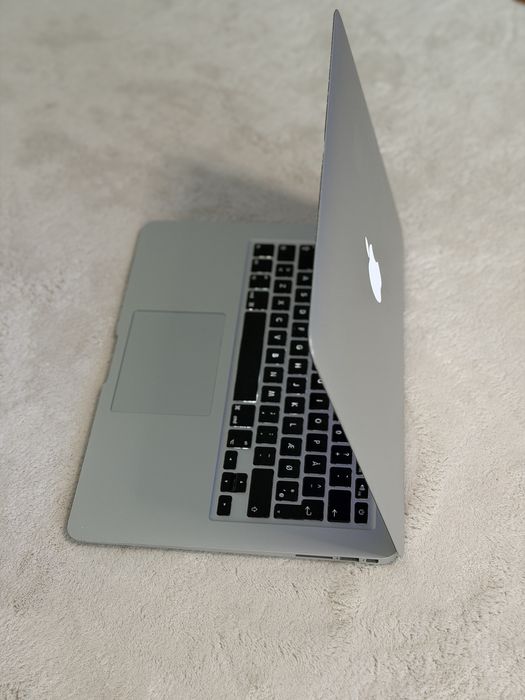 Macbook Air 13,3 inch impecabil i5 | 8GB RAM| SSD