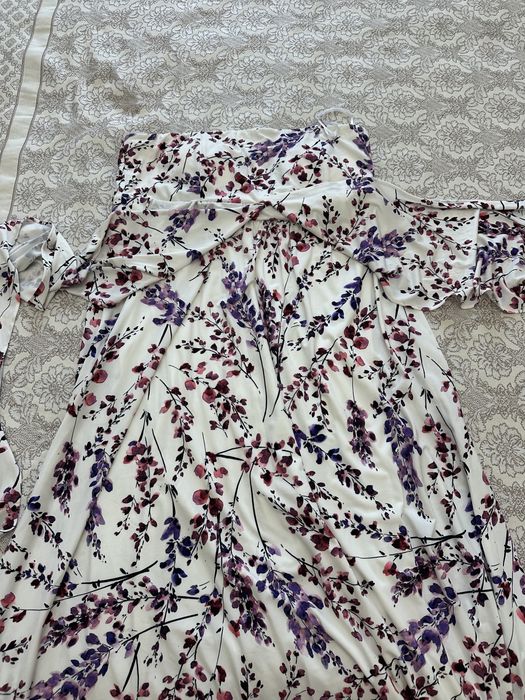 Продам платье длинное с мелкими цветочками