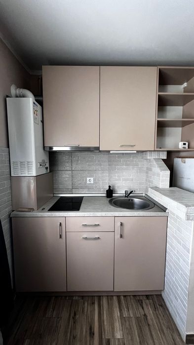 Închiriez garsoniera