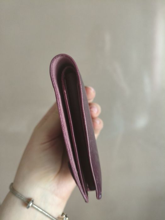 Portofel lucrat manual din piele handmade