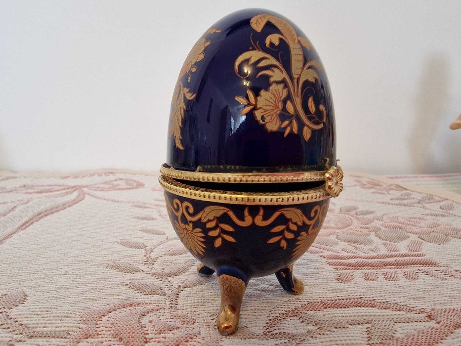 Ou tip Faberge din cobalt