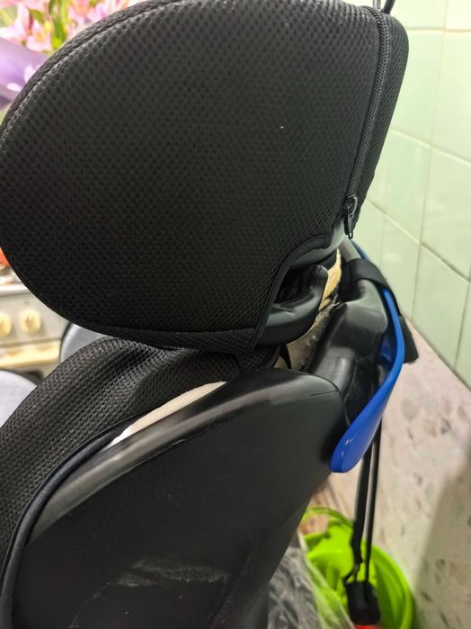 Обезопасяващи столче за автомобил