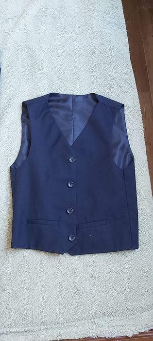 Продаю форма костюм тройка на 8-9лет