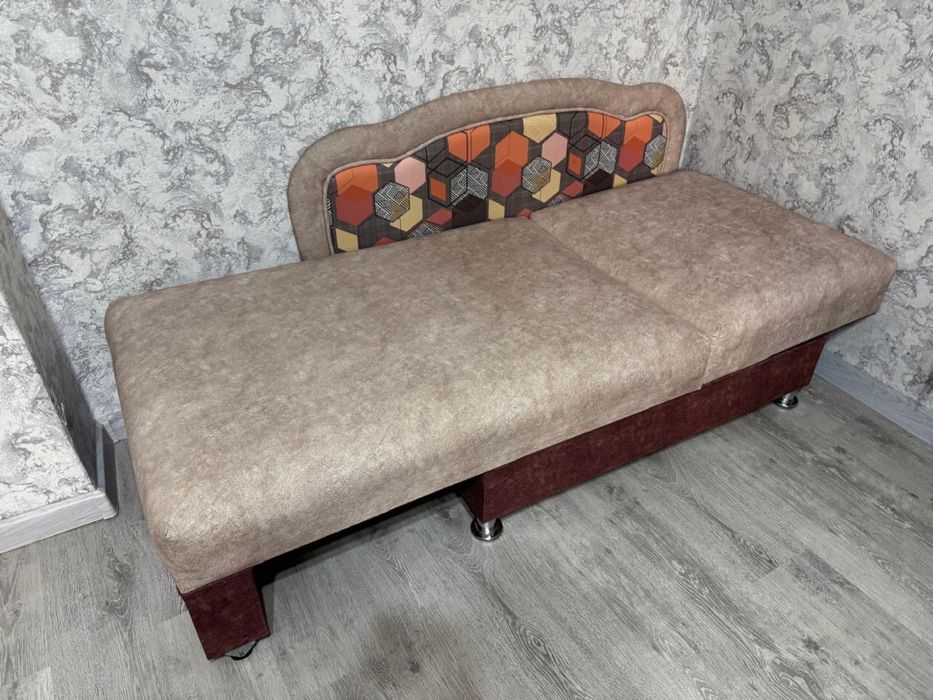 Диван полуторка в отличном состояние