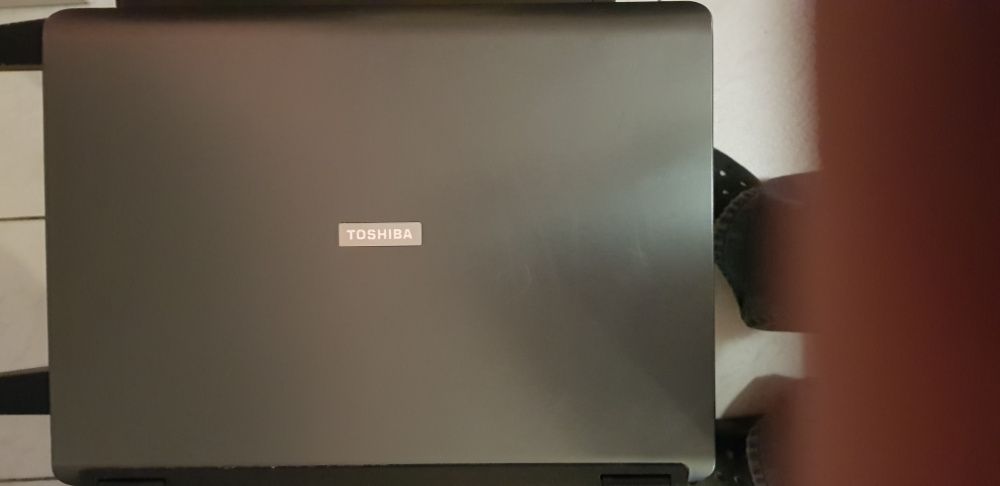 Vând Lap Top Toshiba
