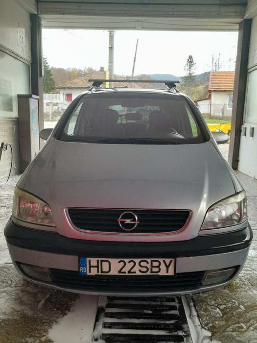 Vând Opel Zafira a