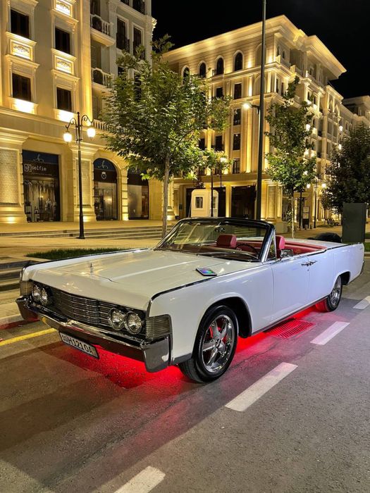 Lincolin continental kabriolet klip va roliklar uchun