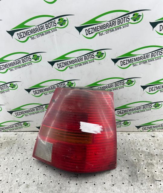 Lampa / Tripla stop dreapta pe aripa 1J9945258A 1J9945258A Volkswagen