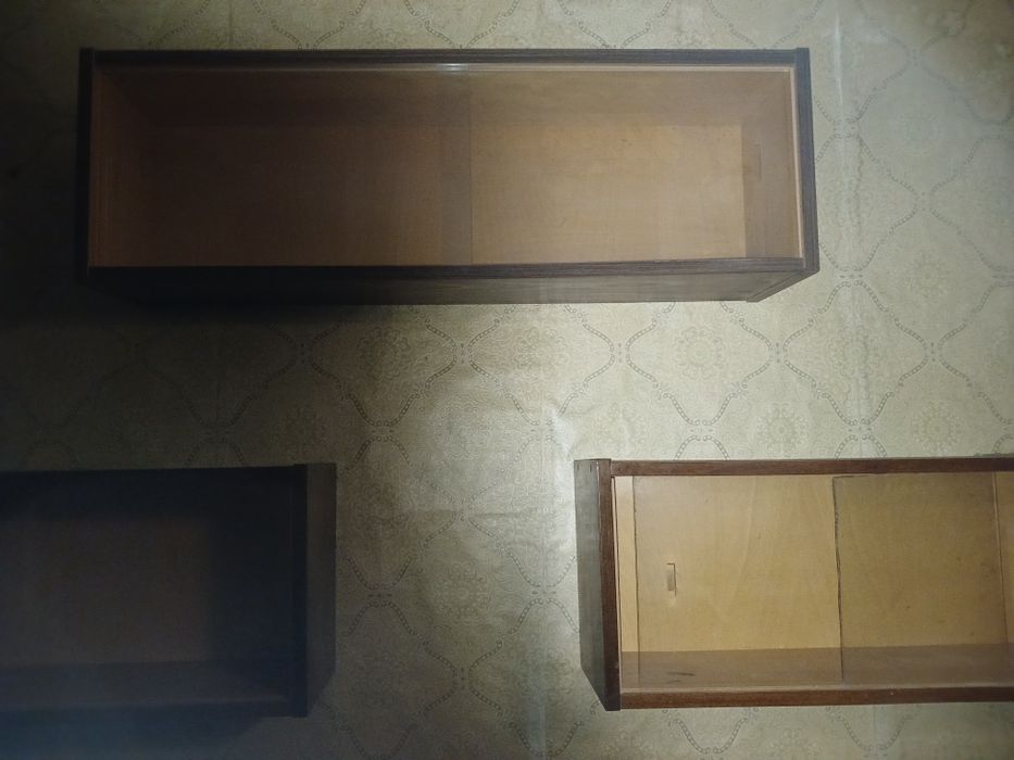 Продам книжную полку.