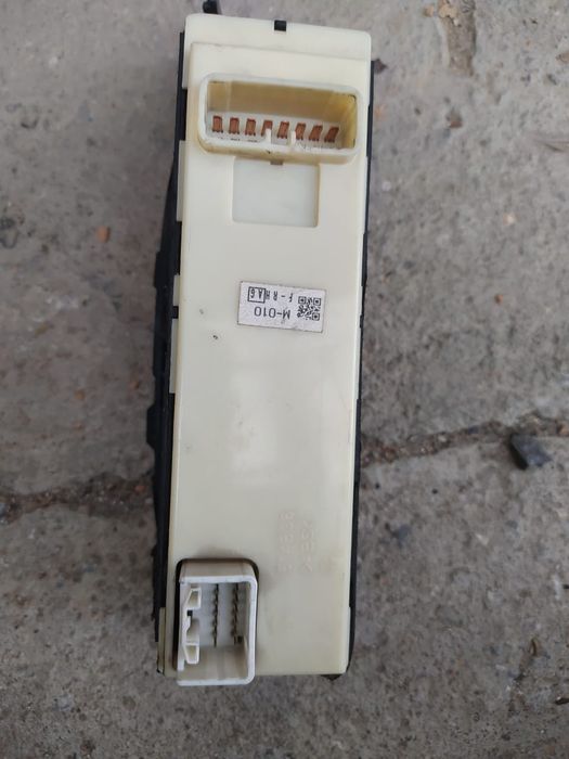 Блок кнопок Subaru Outback 2005 год .