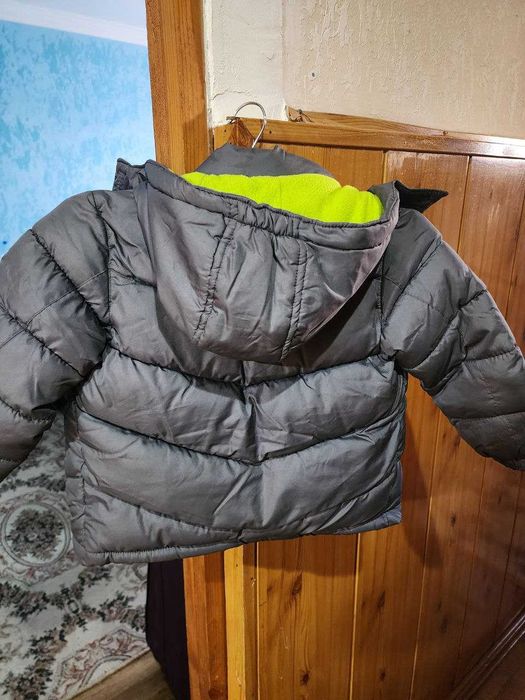 Продам детскую куртку.Теплая