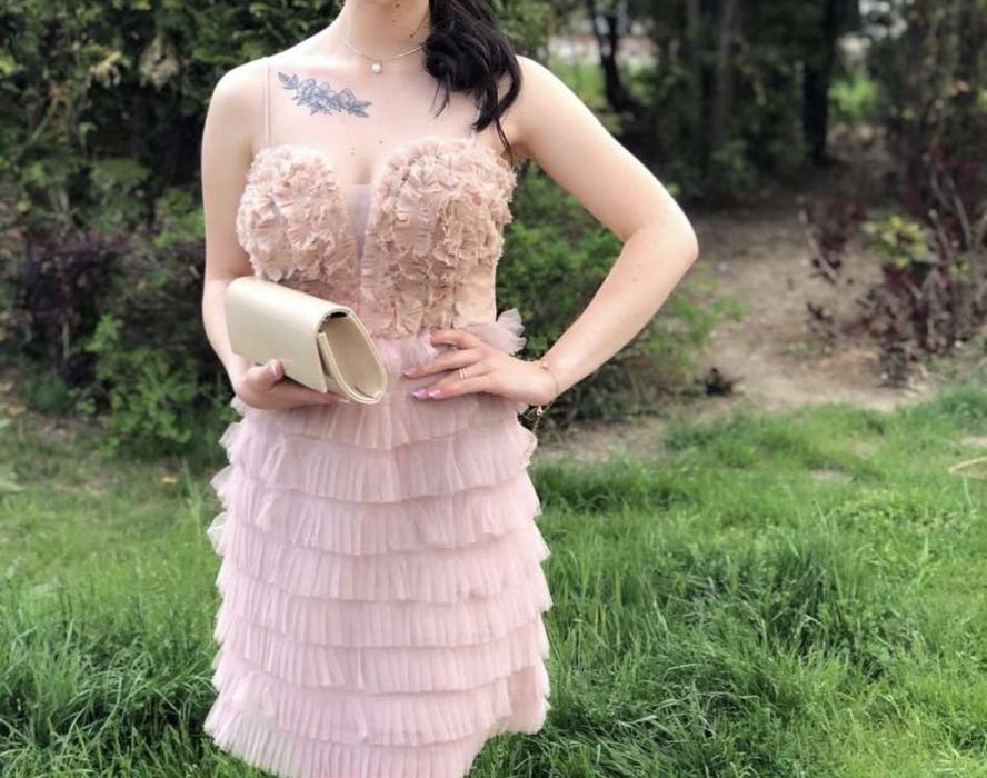 Розова къса рокля