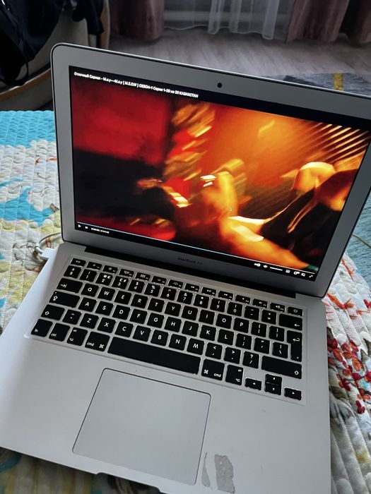 Продам Macbook air 13