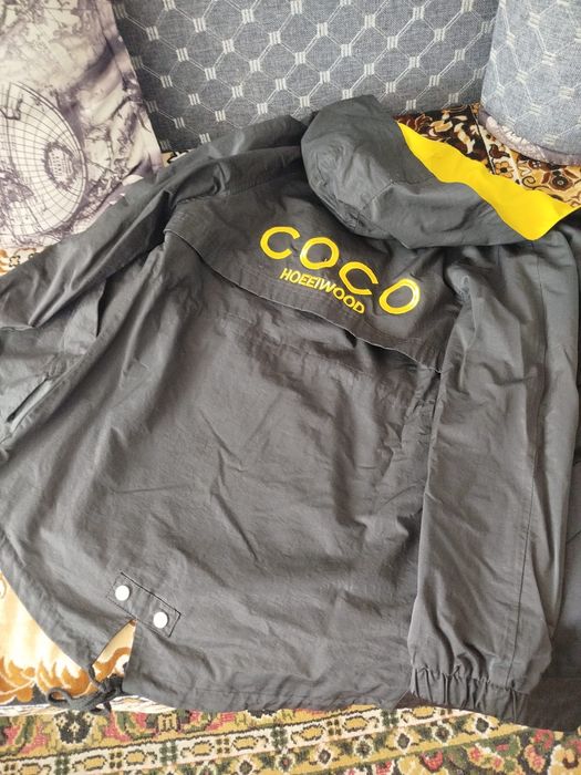 Продам ветровку женская