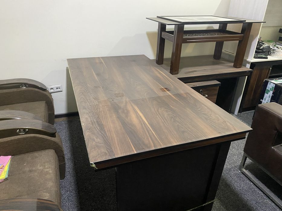 Продается мебель на офис