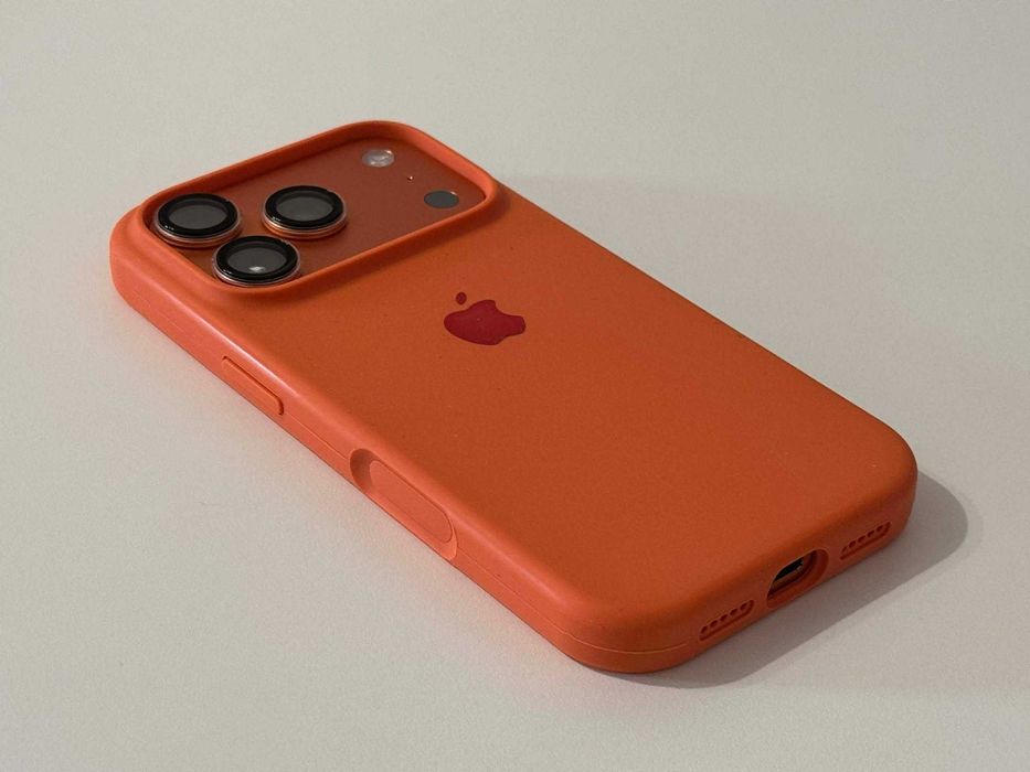 Бартер! Като НОВ! iPhone 17 Pro Cosmic Orange (Оранжев)