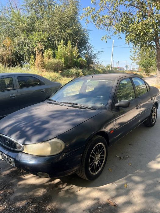 Ford 1998 yil yashil