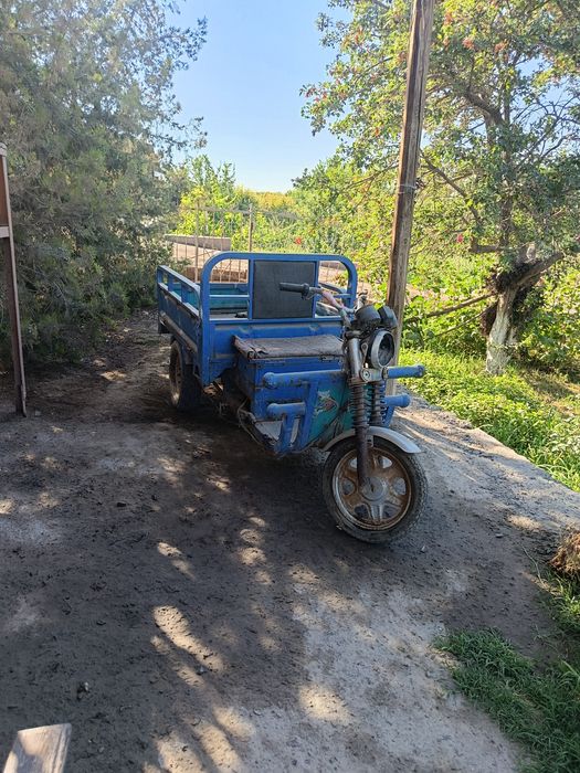 Motosikl sotiladi. Zapchast uchun akkumuliyatori yo'q