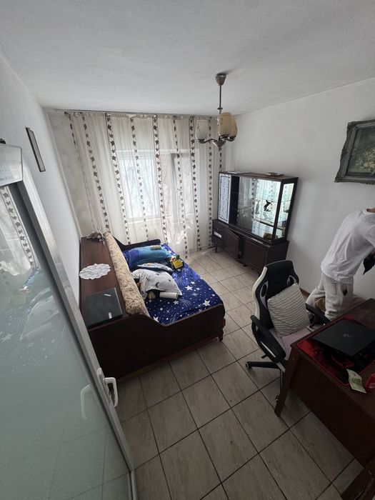 Vand apartament 4 camere decomandat !