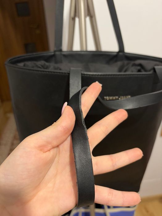 Geantă Tommy Hilfiger neagra