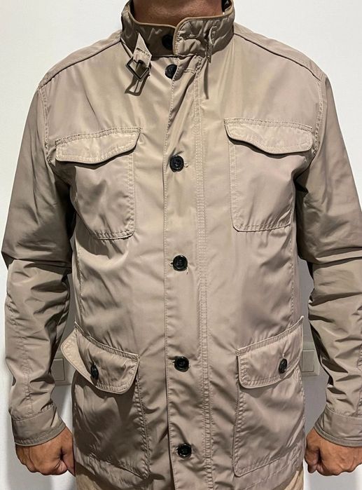 Jacheta de fas barbati pentru anotimp primavara toamna. 
Marime 48 - 52 sau XL -XXL
Stare de prezentare excelenta  ca si noua.
