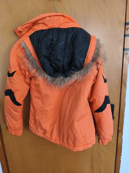 Зимно дамско яке Л размер,оргинално 55 лв е