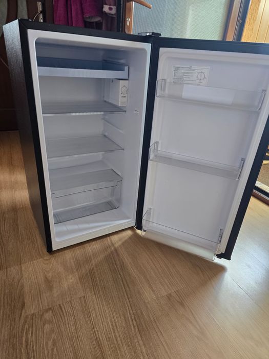 Vand frigider pentru student in garantie