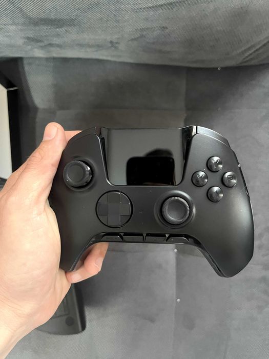 Гейминг Контролер Manba 1, Геймърски Контролер с RGB осветление и станция за зареждане - Чисто Нов