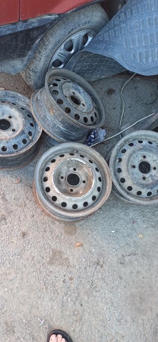 Продам запчасти на две машины