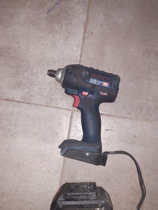 Bormasina filetanta impact Bosch GDS 18V 300
