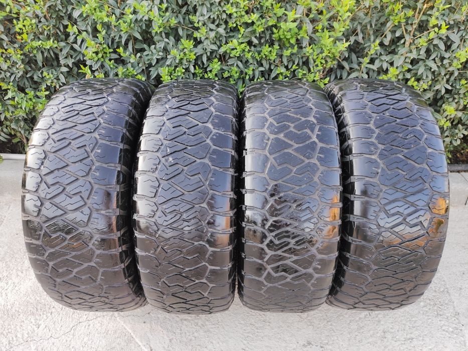 Покрышка Maxxis Razr AT