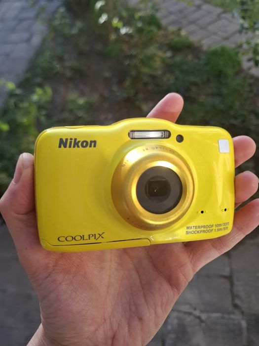 Компактен дигитален фотоапарат Nikon Coolpix S32, водо и удароустойчив