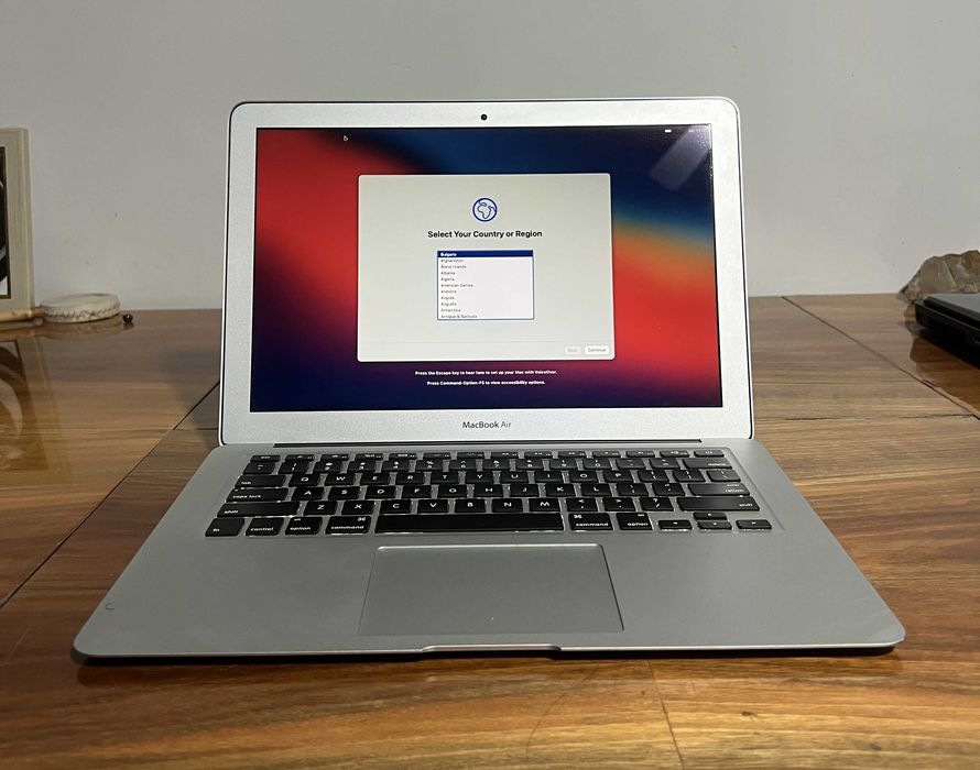MacBook Air 13" 2015 – i5, 4 GB, 128 GB SSD – Перфектен!