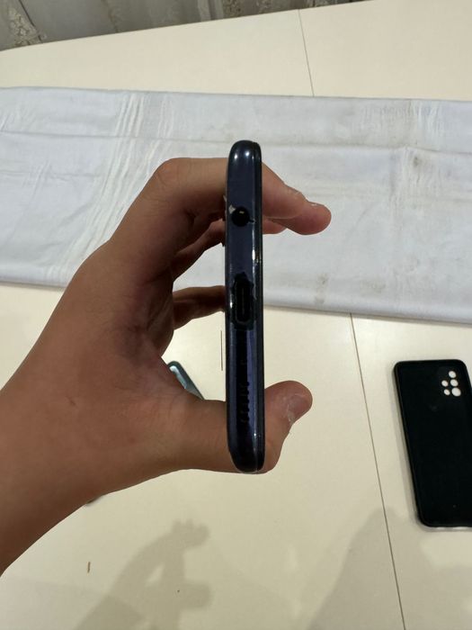 Продам редминот 12 4ж и самса а51