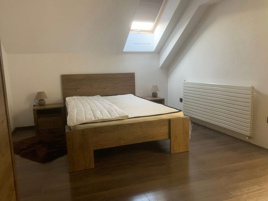 Inchiriez apartamnt 3 camere la casa